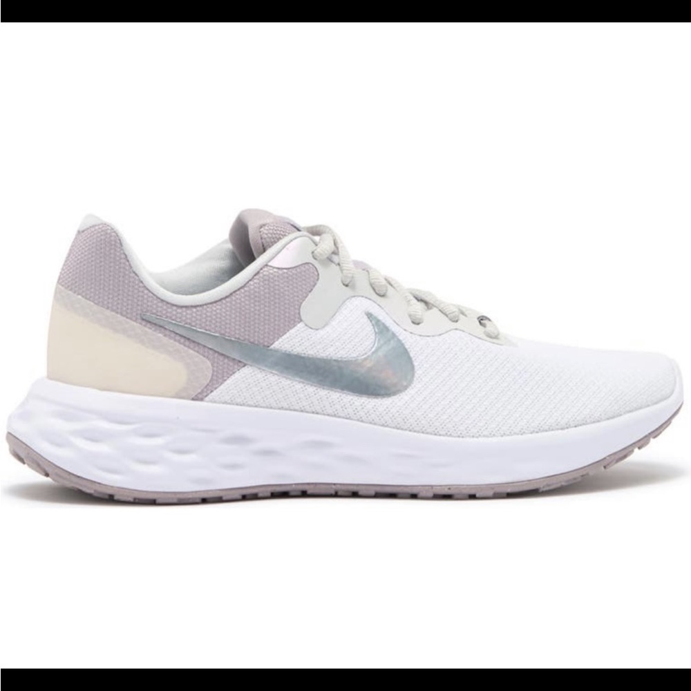Women’s Nike tennis shoes